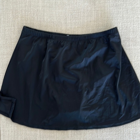 Swimsuits For All Black Swim Skirt with bikini bottoms inside. Size 12 NWT - Picture 1 of 4